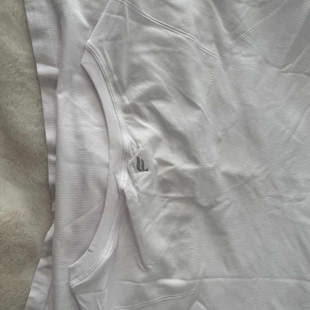 Fabletics Feather Tech Short Sleeve Top - Picture 3 of 5